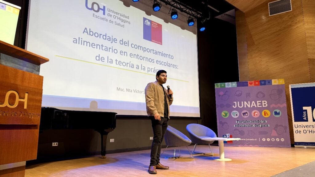 Docentes de la Escuela de Psiconutrición en seminario PAE JUNAEB